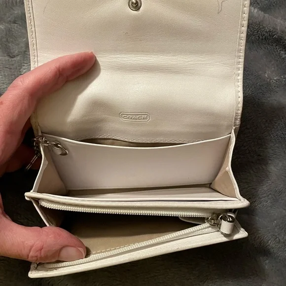 Coach barrel bag L0694-10677 and matching wallet. - Picture 9 of 11